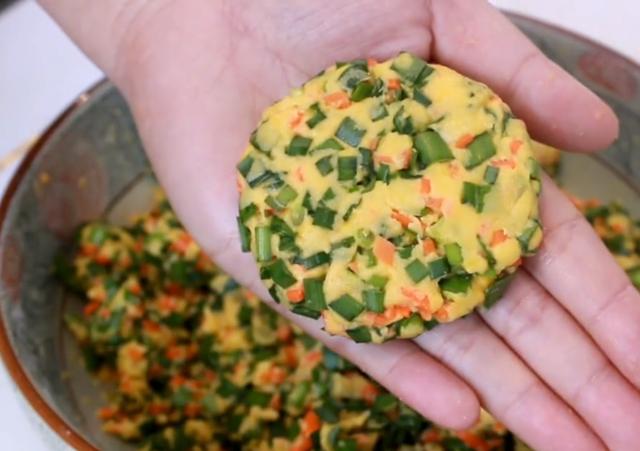 平时要多吃这蔬菜饼,简单营养,孩子吃长高个,女人越吃越苗条