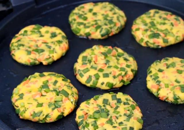 平时要多吃这蔬菜饼,简单营养,孩子吃长高个,女人越吃越苗条
