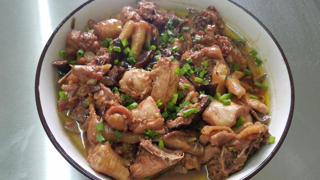 鸡肉不要炒着吃，教你一道广东南乳蒸鸡，简单美味，太香了