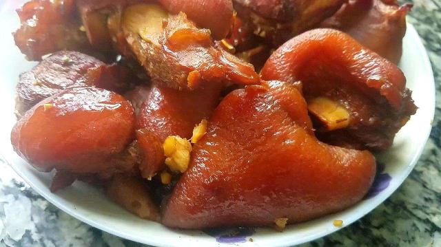 教你美味解馋的蜜汁猪手,色泽诱人,好吃不油腻,咬一口满嘴留香