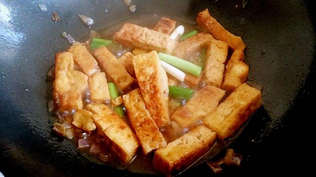 葱烧豆腐这么做更好吃，教你秘制新做法，孩子嚷着要吃，解馋下饭
