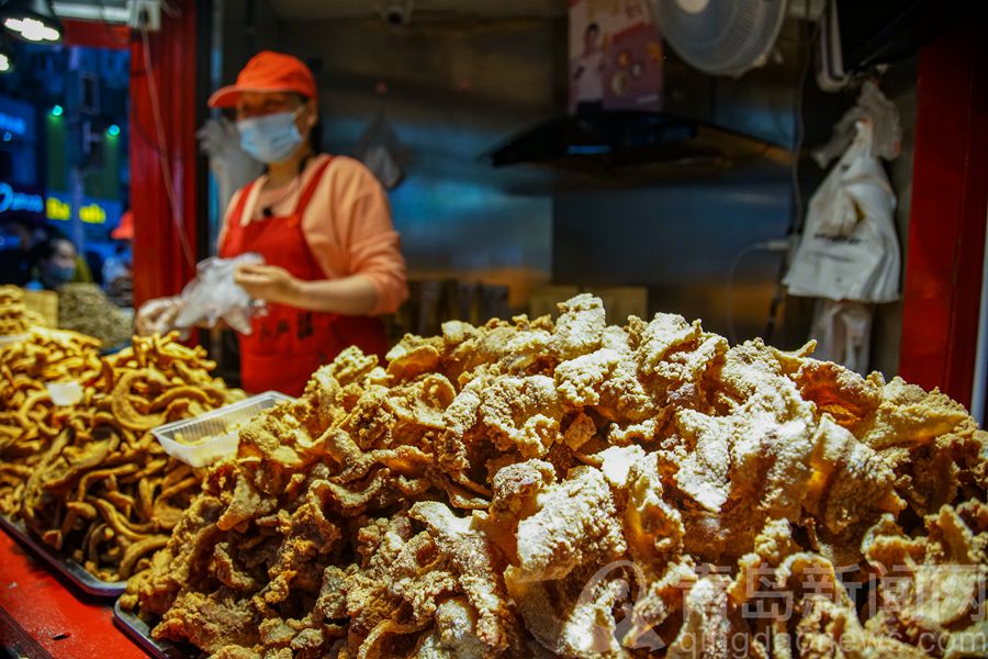 初夏逛青岛台东夜市 这些街头美食能馋哭你