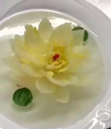 国宴的开水白菜到底有多牛,看到开水浇上的那一刻,网友:太惊艳
