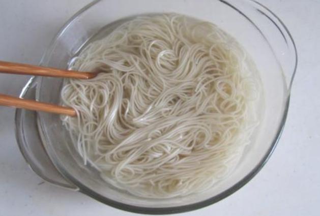 让外厨崩溃的中国菜,龙须面都不算啥了,这2种直接挠秃脑袋!