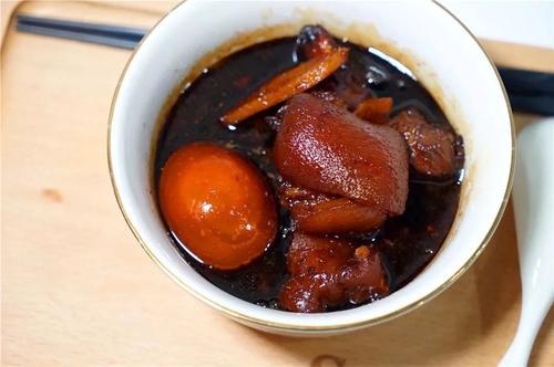 北方人眼中的黑暗料理却是广东人的最爱，没错，它就是的猪脚姜