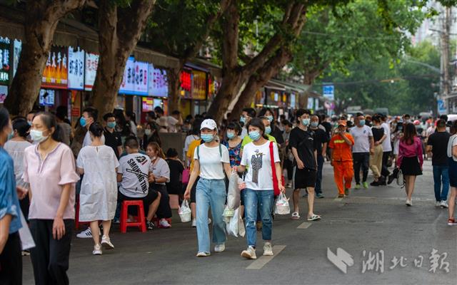 武汉美食街人气升腾