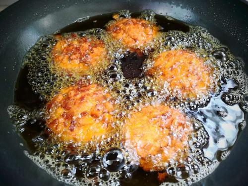 鲁迅是个大吃货,最爱小零食:奶油蛋糕、伦教糕,萨其马和鲁迅饼