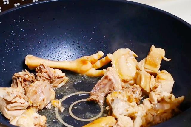 炖鸡汤前,多加这一步,汤汁鲜嫩好喝无腥味,大人小孩都爱喝