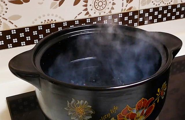 炖鸡汤前,多加这一步,汤汁鲜嫩好喝无腥味,大人小孩都爱喝