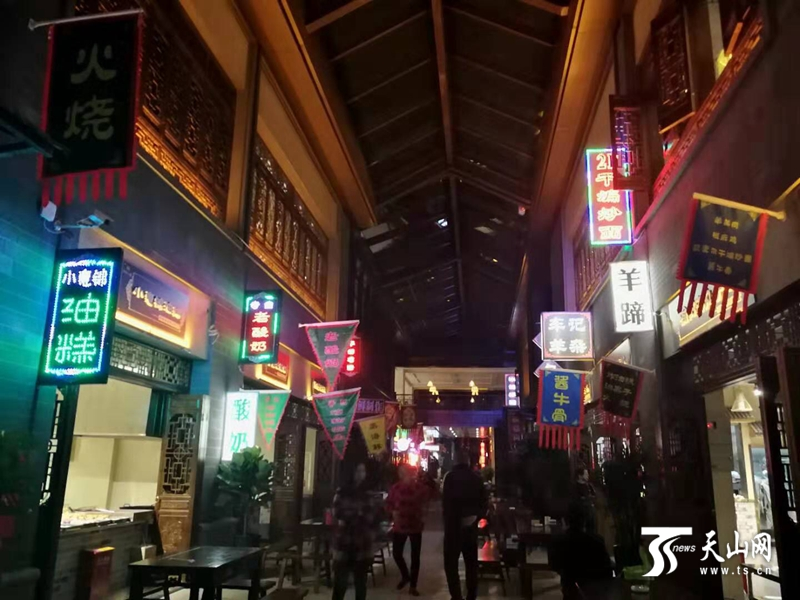 中秋月圆夜乌鲁木齐市这两个地点载歌载舞品美