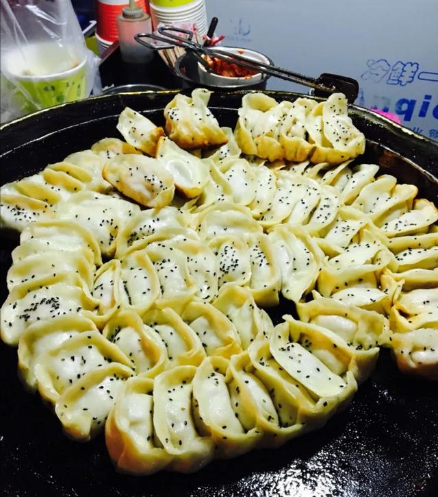 上海锅贴第10期:成山路上四十年老店,每天都排长队的锅贴实在嗲