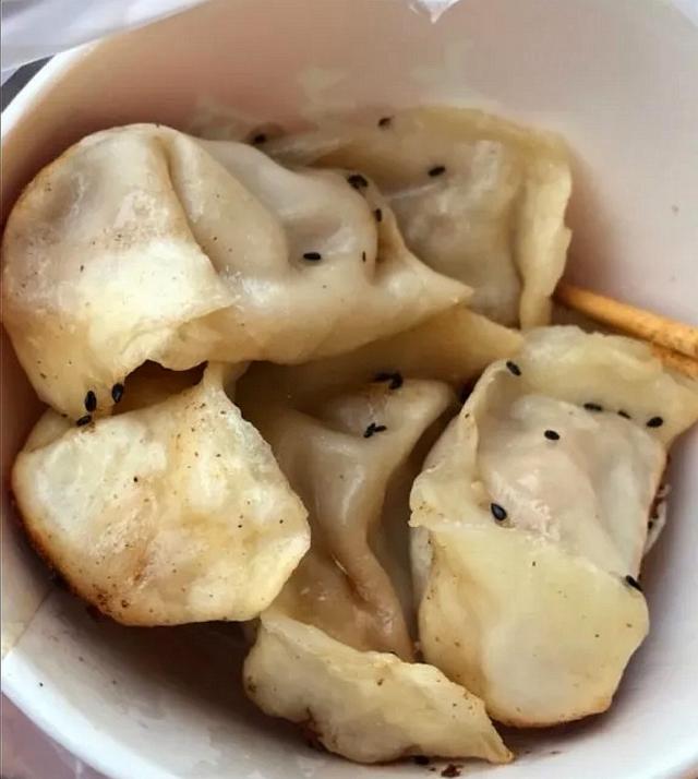 上海锅贴第10期:成山路上四十年老店,每天都排长队的锅贴实在嗲