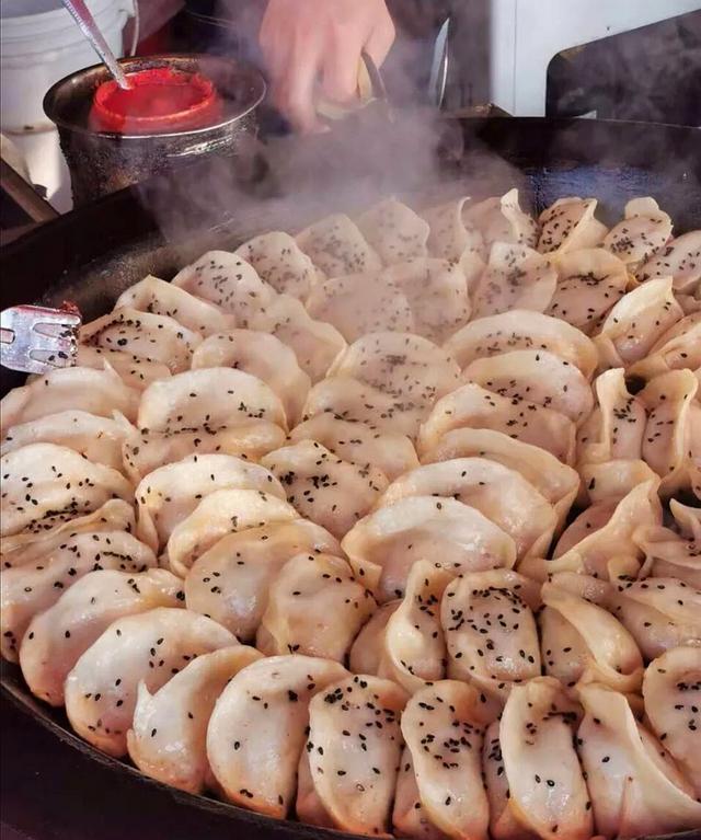 上海锅贴第10期:成山路上四十年老店,每天都排长队的锅贴实在嗲