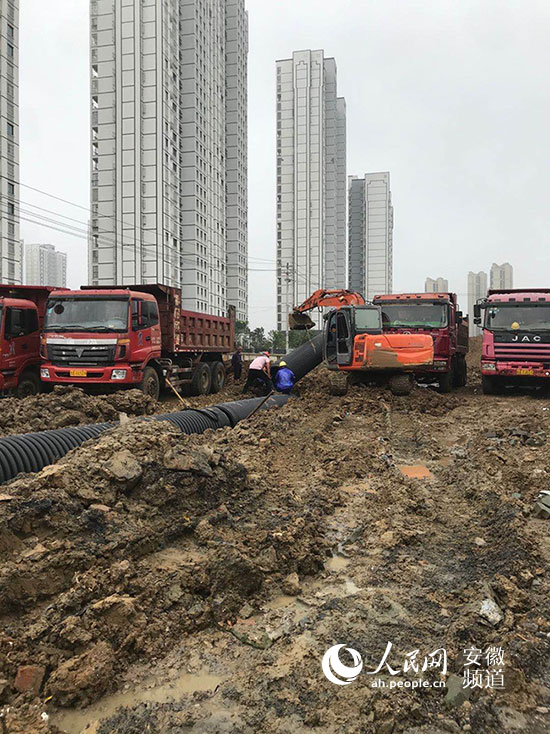 合肥磨店美食街积水已退已铺设临时应急排水管道（图）