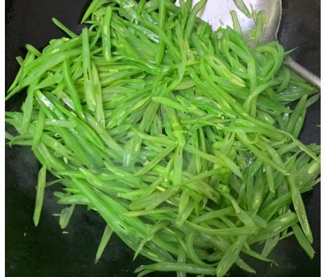 天热此菜应经常吃,既消暑又清口,3块钱就能炒1盘