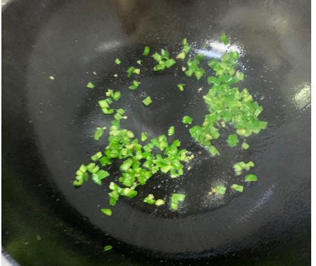 天热此菜应经常吃,既消暑又清口,3块钱就能炒1盘