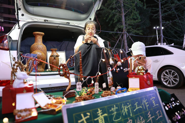 “美食集市”扮靓夜空 城阳的夜有温度更迷人集市