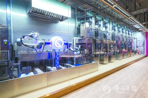 “天降”美食 秒级出餐 全球首个机器人餐厅综合