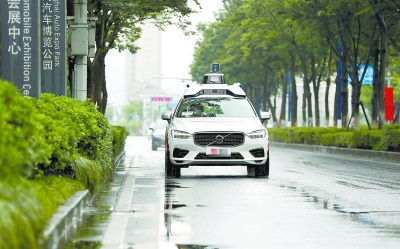 “无人驾驶”网约车亮相嘉定上海智能网联汽车