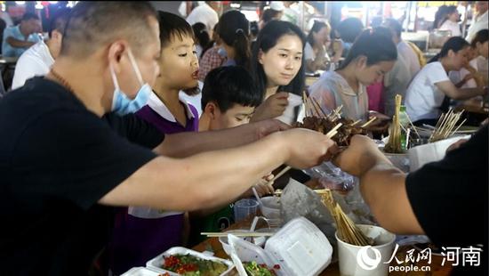 开封：美食成了恢复夜经济的“密钥”(图)