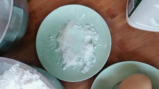 面点师傅教你做酸奶饼,暄软蓬松奶香味浓,做法简单营养丰富