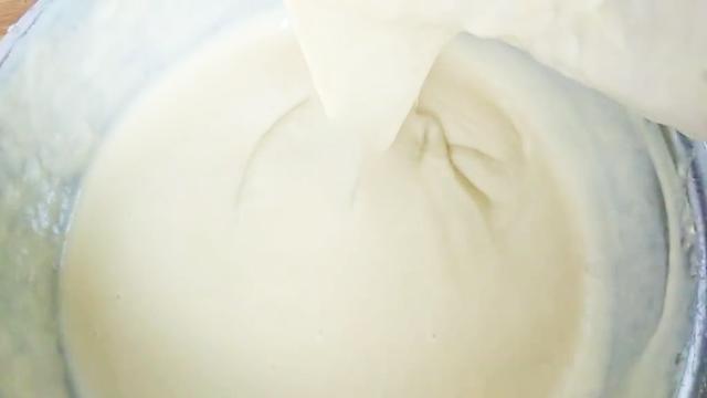 面点师傅教你做酸奶饼,暄软蓬松奶香味浓,做法简单营养丰富