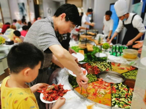 时光泊月龙虾美食派对 美好恰逢其食