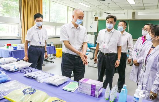 蔡奇检查高考准备和疫情防控，祝全市近五万考