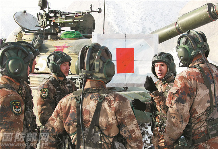 新疆軍區某裝甲團緊盯短板弱項練兵備戰