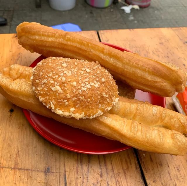著名的“国标油条”!成都老小区里的“网红早餐”,酥脆又香浓