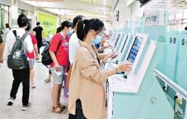 自助机、互联网取代 同济医院全面停止人工挂号（图）