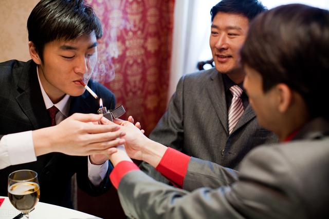 胃多是"养"出来的,提醒:5个伤胃习惯,及时改掉,胃会感激你