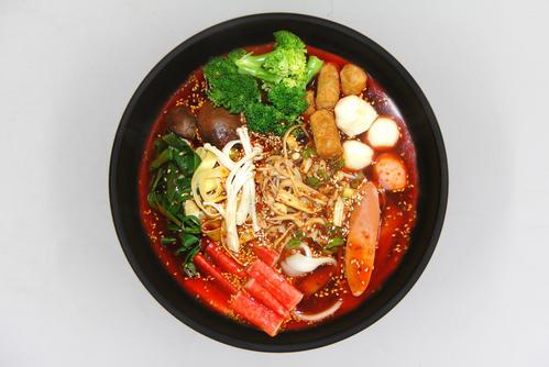 夏天吃麻辣烫还需要理由?当然,用三个字来概括就是"补解暖"