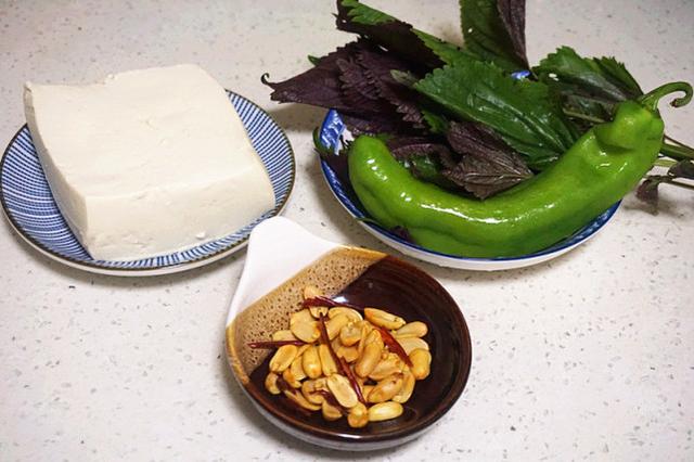 去胃寒,菜肴里加点儿紫苏叶最管用,就用这6道食谱增食欲健脾胃