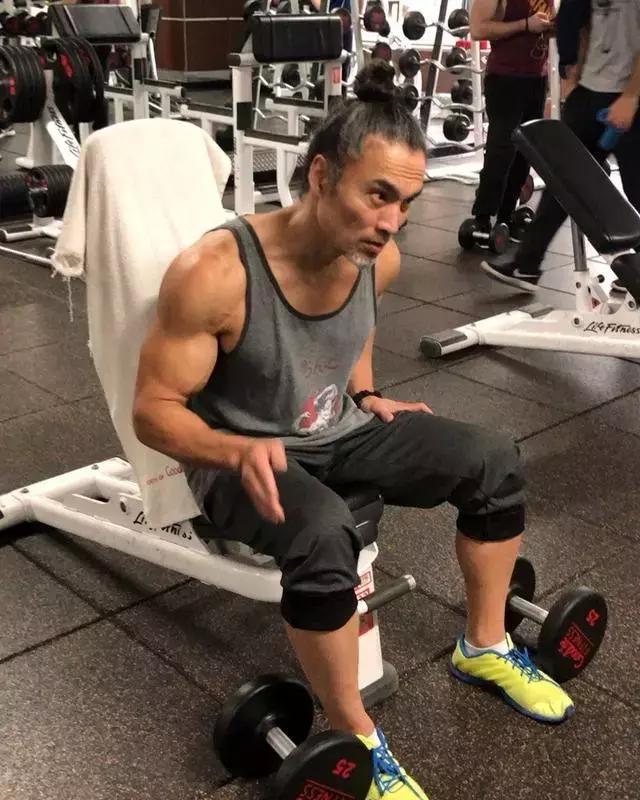 那些坚持健身直到50岁的人,心态和肌肉会发生什么变化?