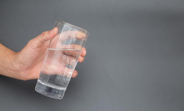 千滚水和隔夜水会致癌吗?听听专家的意见吧