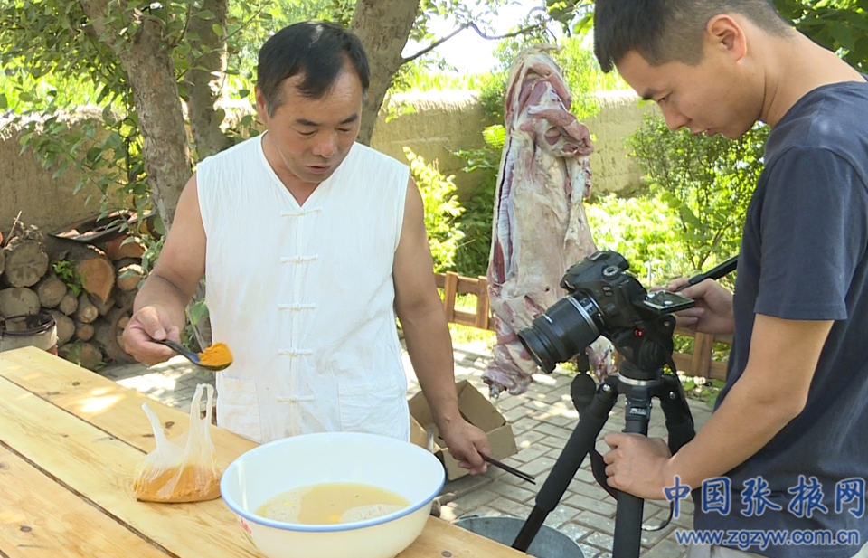 甘州：村野食叔曹进和他的美食直播