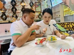 云直播品美食、短视频讲