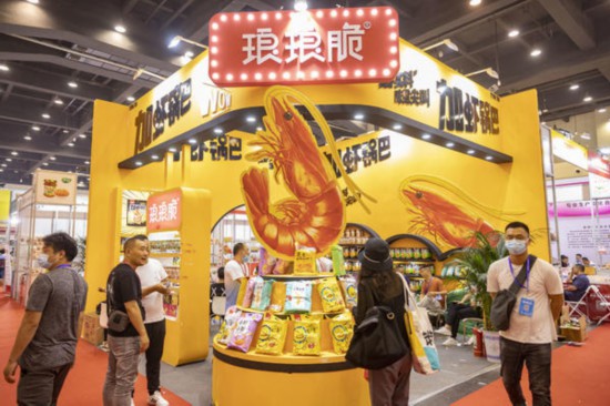 边尝美食边洽谈第二届中部食品博览会郑州开幕
