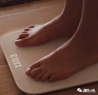 阿黛尔换人演了吗?200斤的体重减掉一半变纸片人,怎么做到的