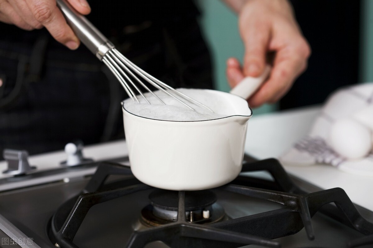 牛奶怎么加热最好?能不能煮沸牛奶?牢记这2点,轻松热好营养奶