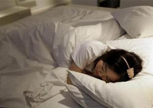 后背疼痛,到底是肾脏还是心脏有问题?医生:请不要忽视几种病