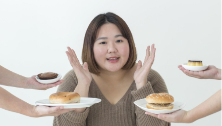 转告家人:查出脂肪肝,少碰“2黄”,做好3事,肝会“感激”你