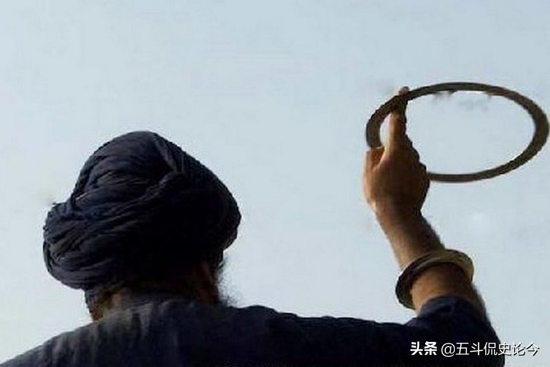 印度军人脑袋上“藏”兵器,环刃可攻可守太刁钻,千万别割伤自己