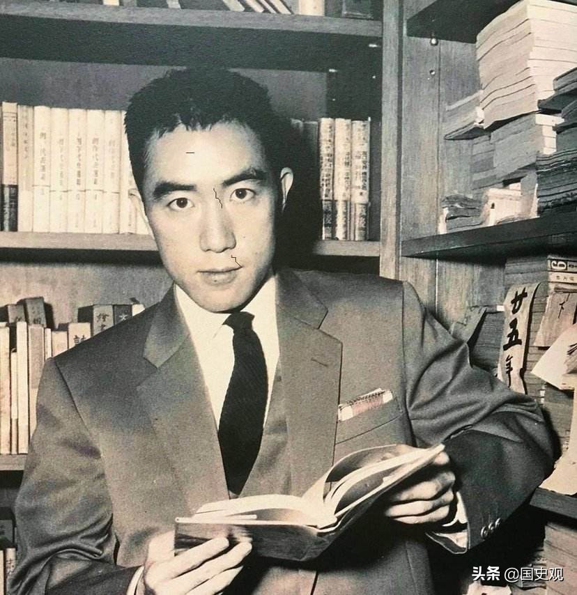 三岛由纪夫切腹自杀时有多惨?旁观者:连砍三刀都没死,痛的直叫