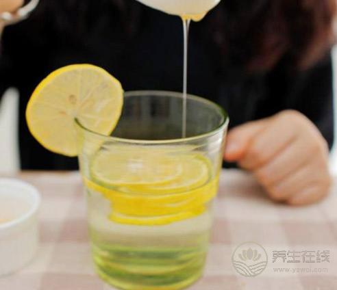 空腹喝柠檬蜂蜜水好不好 柠檬水什么时候喝最好 空腹喝柠檬蜂蜜水好不好 柠檬水什么时候喝最好