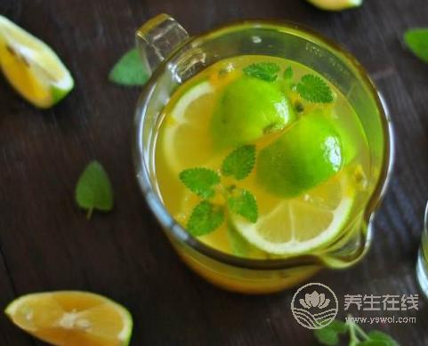空腹喝柠檬蜂蜜水好不好 柠檬水什么时候喝最好 空腹喝柠檬蜂蜜水好不好 柠檬水什么时候喝最好