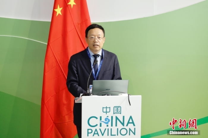 当地时间11月30日,《联合国气候变化框架公约》第28次缔约方大会(COP28)中国角开幕式暨“生态文明与美丽中国实践”边会在迪拜举行。图为中国农业银行副行长张旭光作主旨发言。<a target='_blank' data-cke-saved-href='/' href='/'>中新社</a>记者 韩海丹 摄 当地时间11月30日,《联合国气候变化框架公约》第28次缔约方大会(COP28)中国角开幕式暨“生态文明与美丽中国实践”边会在迪拜举行。图为中国农业银行副行长张旭光作主旨发言。<a target='_blank' data-cke-saved-href='/' href='/'>中新社</a>记者 韩海丹 摄