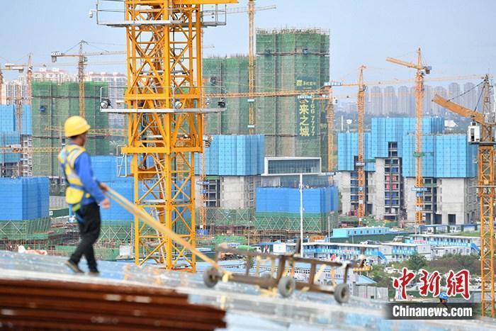 资料图:一在建楼盘工地工人正在忙碌。 <a target='_blank' data-cke-saved-href='/' href='/'>中新社</a>记者 张浪 摄 资料图:一在建楼盘工地工人正在忙碌。 <a target='_blank' data-cke-saved-href='/' href='/'>中新社</a>记者 张浪 摄